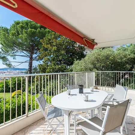 Sea View Large 2 Bdrs Swimming Pool & Parking Apartment Antibes
