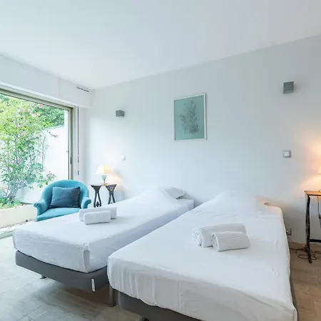 Sea View Large 2 Bdrs Swimming Pool & Parking Apartment Antibes